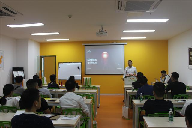 跨界融合，共話未來 2018北京凹凸教育集團教育投資峰會四川成功舉辦